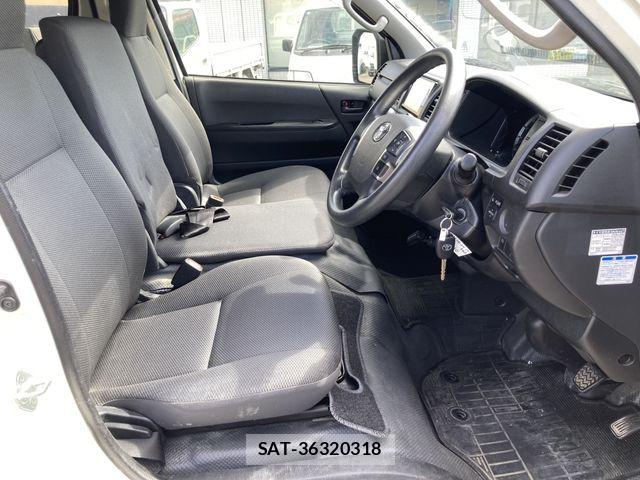Toyota HIACE VAN 2021-04 7219370-6