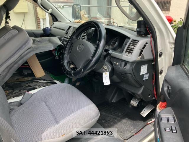 Toyota HIACE VAN 2005-10 7219349-16