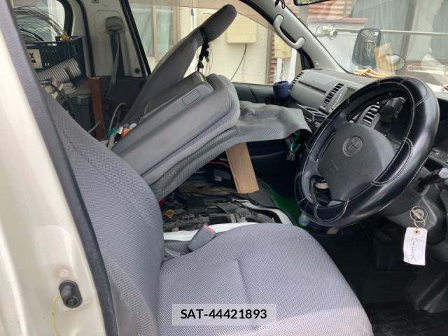 Toyota HIACE VAN 2005-10 7219349-17