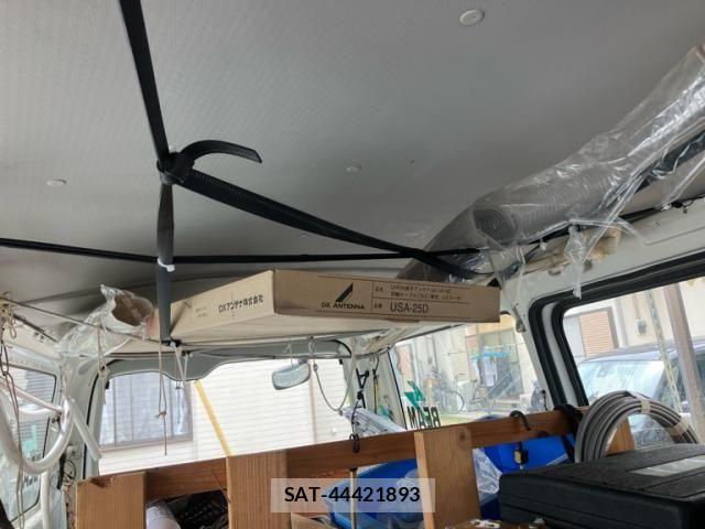 Toyota HIACE VAN 2005-10 7219349-19