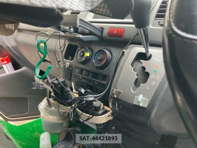 Toyota HIACE VAN 2005-10 7219349-26