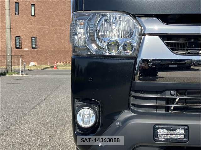 Toyota HIACE VAN 2022-02 7219374-8