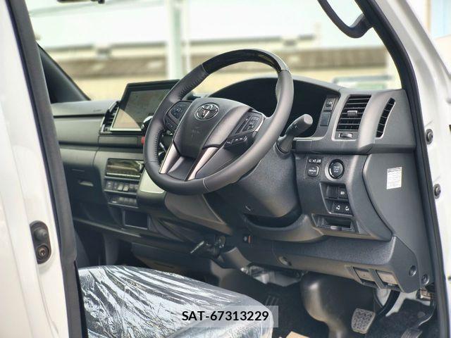 Toyota HIACE VAN 2026-05 7219393-9