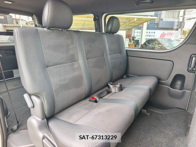 Toyota HIACE VAN 2026-05 7219393-4