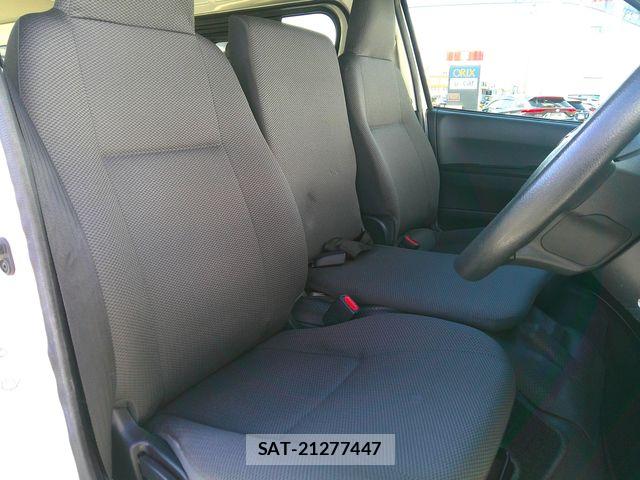 Toyota HIACE VAN 2019-04 7219363-13