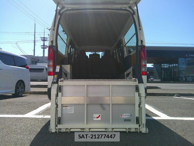 Toyota HIACE VAN 2019-04 7219363-17