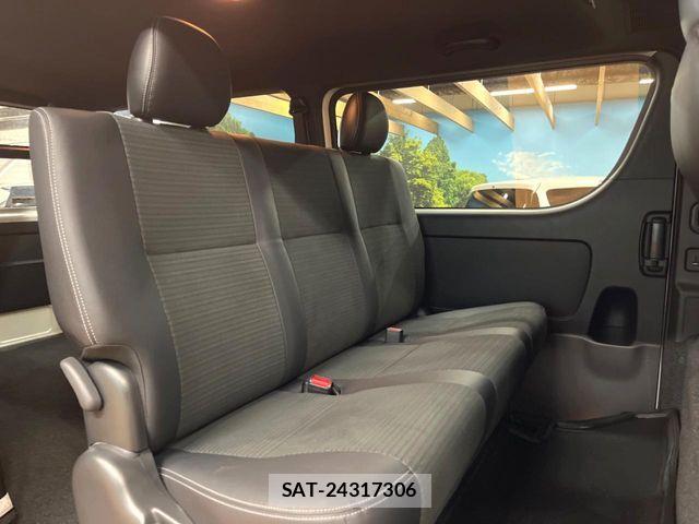 Toyota HIACE VAN 2025-03 7250987-8