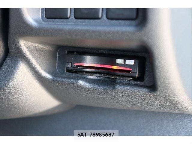 Toyota HIACE VAN 2023-01 7327370-9