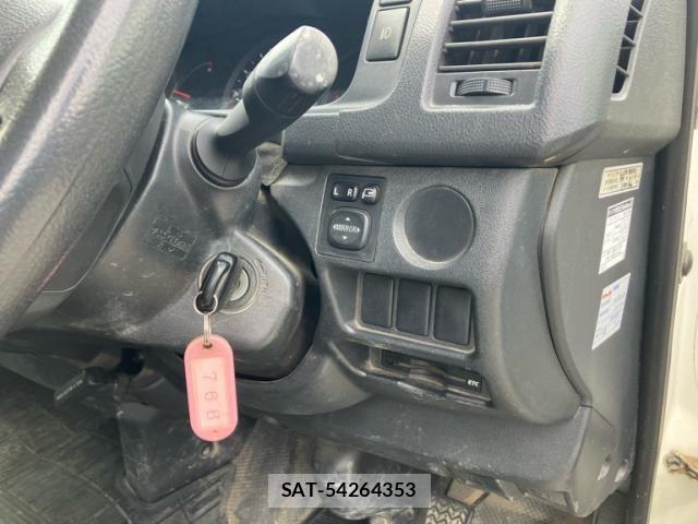 Toyota HIACE VAN 2015-09 7327395-21