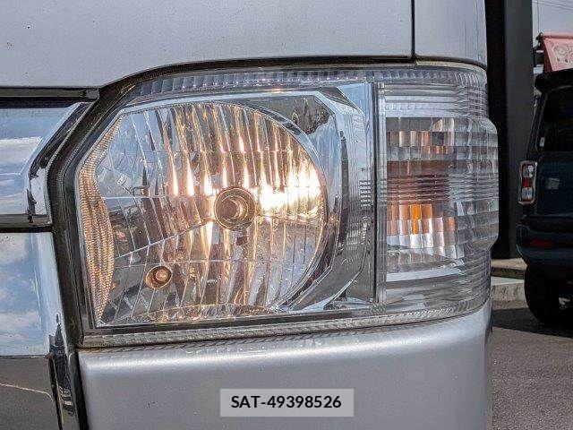 Toyota HIACE VAN 2019-05 7327394-11