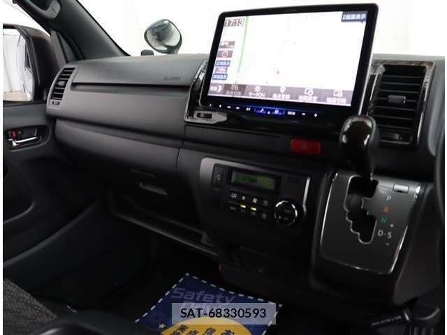 Toyota HIACE VAN 2021-08 7327381-9