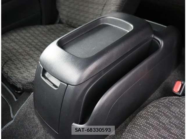 Toyota HIACE VAN 2021-08 7327381-24