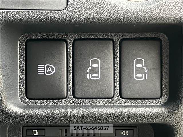 Toyota HIACE VAN 2025-11 7327377-16