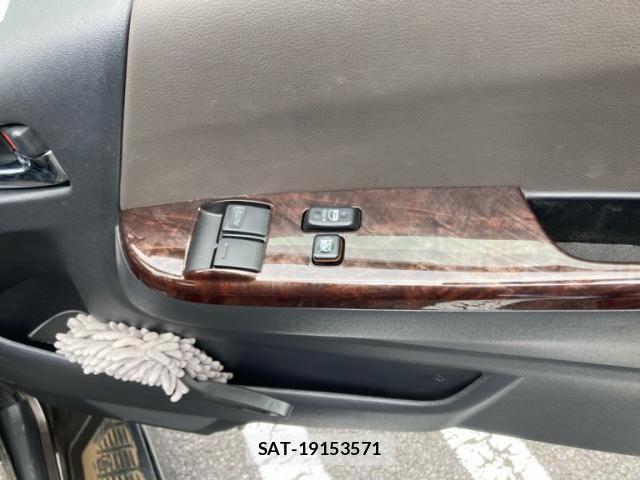 Toyota HIACE VAN 2019-05 7327388-11