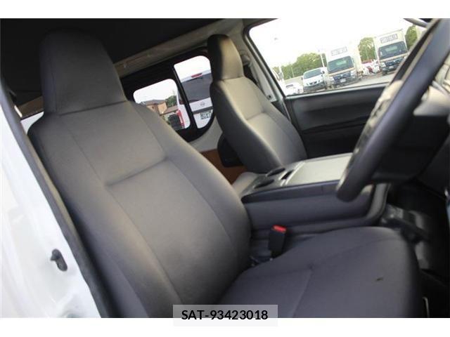 Toyota HIACE VAN 2022-03 7327393-29