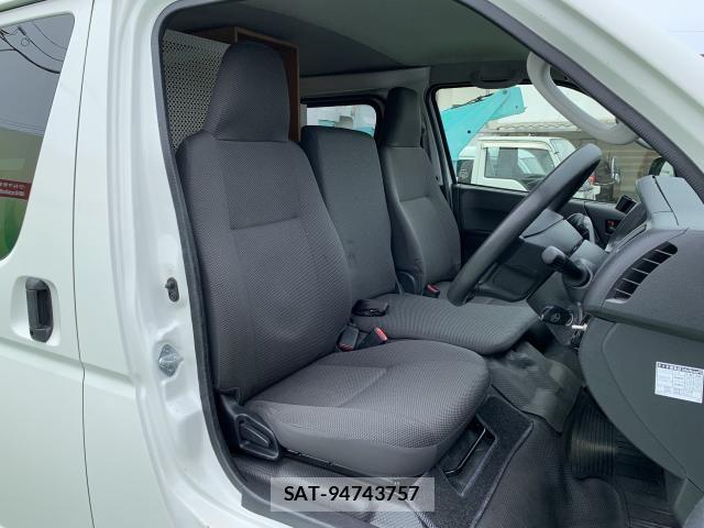 Toyota HIACE VAN 2017-11 7358018-3