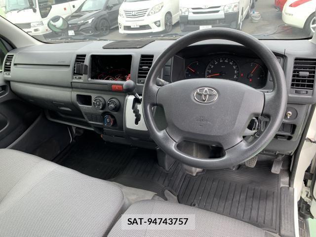 Toyota HIACE VAN 2017-11 7358018-4