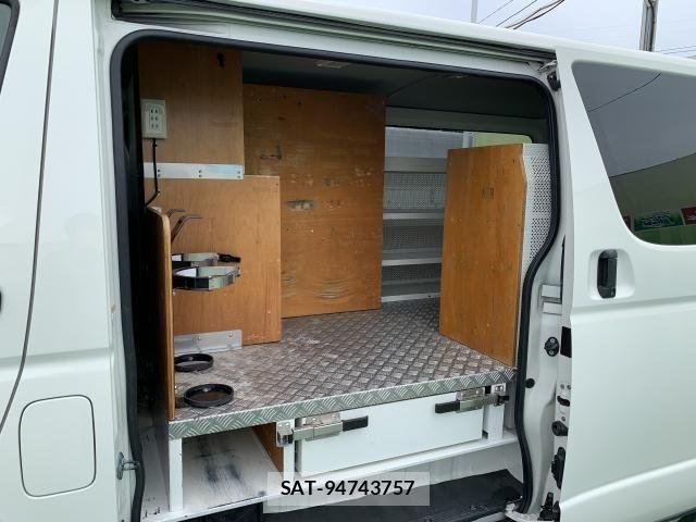 Toyota HIACE VAN 2017-11 7358018-6
