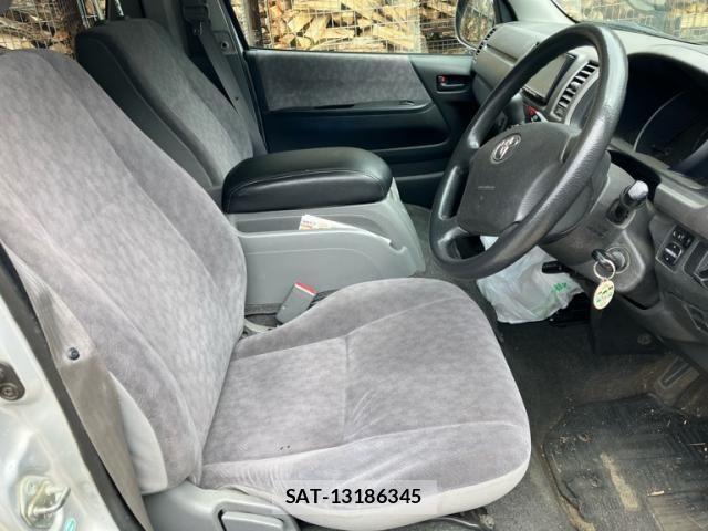 Toyota HIACE VAN 2005-07 7358024-19