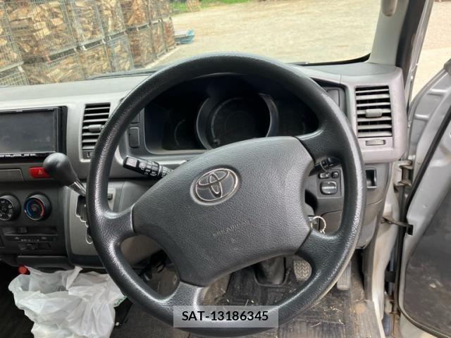 Toyota HIACE VAN 2005-07 7358024-23