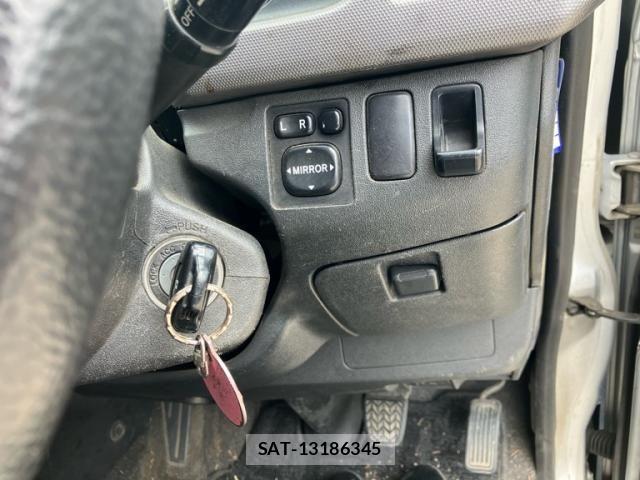 Toyota HIACE VAN 2005-07 7358024-26