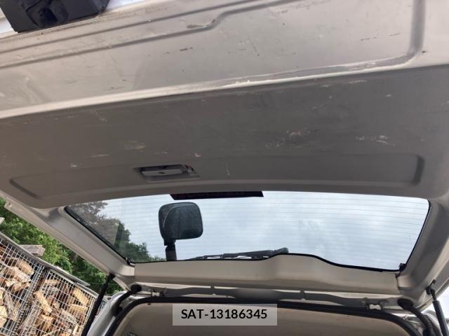 Toyota HIACE VAN 2005-07 7358024-8
