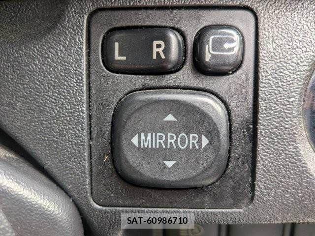 Toyota HIACE VAN 2019-07 7358017-9