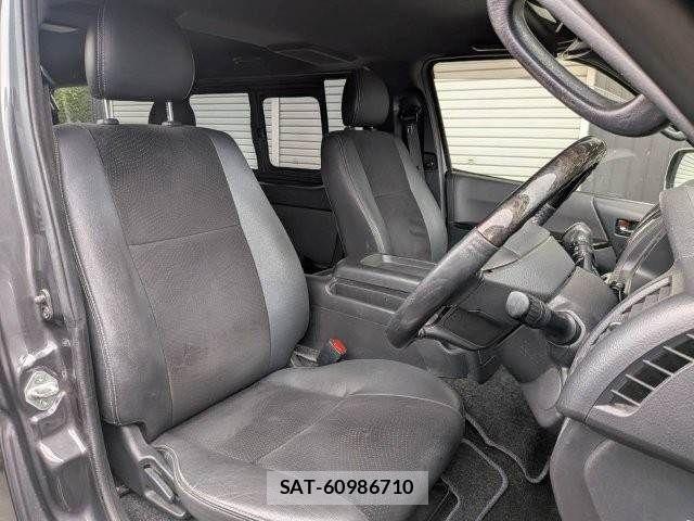 Toyota HIACE VAN 2019-07 7358017-11