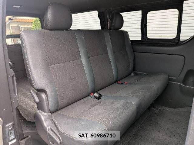 Toyota HIACE VAN 2019-07 7358017-12