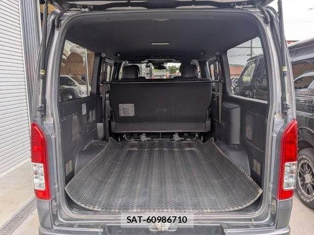 Toyota HIACE VAN 2019-07 7358017-13