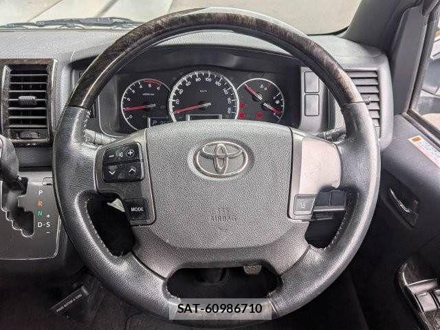 Toyota HIACE VAN 2019-07 7358017-14