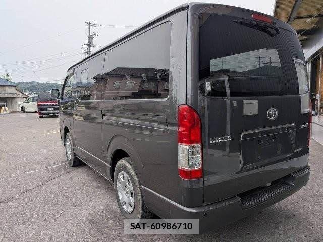 Toyota HIACE VAN 2019-07 7358017-23