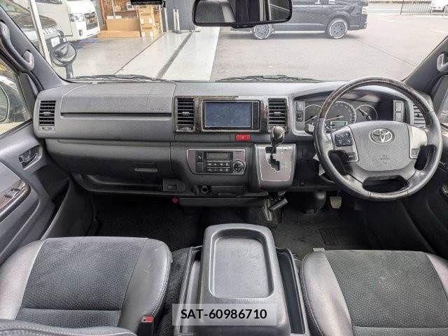 Toyota HIACE VAN 2019-07 7358017-2