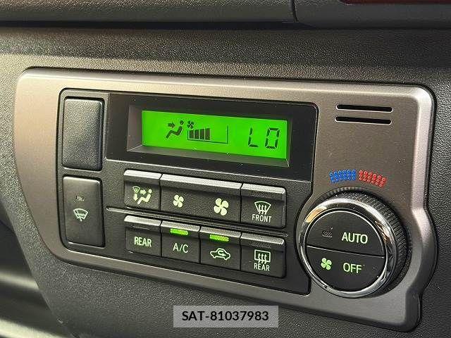 Toyota HIACE VAN 2023-10 7358011-11