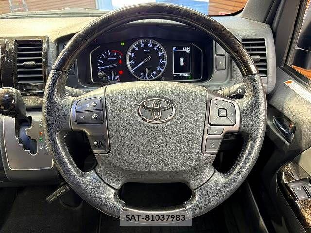 Toyota HIACE VAN 2023-10 7358011-12