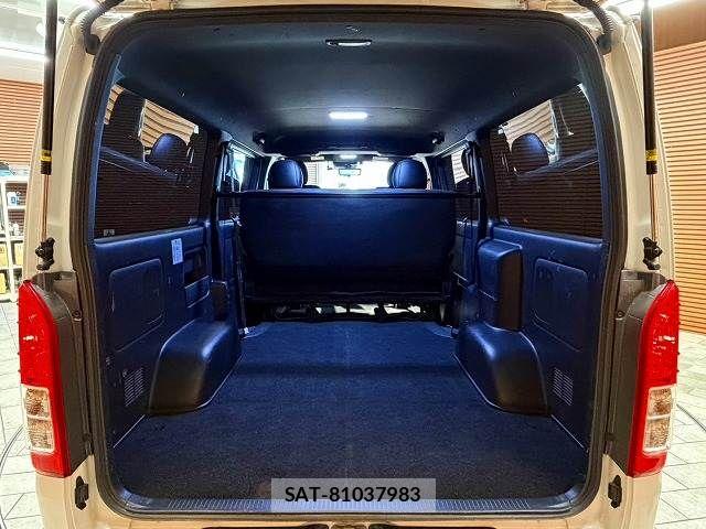 Toyota HIACE VAN 2023-10 7358011-19