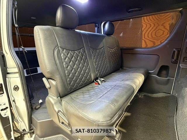 Toyota HIACE VAN 2023-10 7358011-8