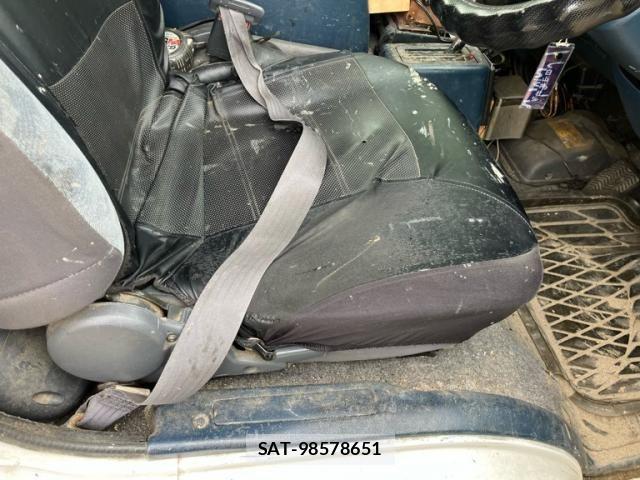 Toyota HIACE VAN 1998-09 7358023-11
