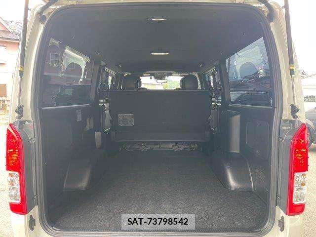 Toyota HIACE VAN 2022-03 7358014-15