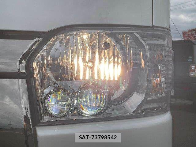 Toyota HIACE VAN 2022-03 7358014-18
