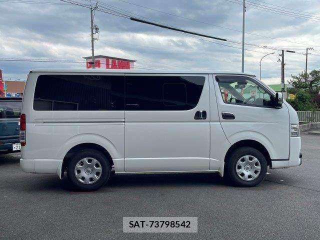 Toyota HIACE VAN 2022-03 7358014-23