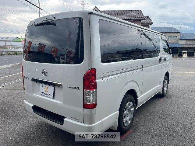 Toyota HIACE VAN 2022-03 7358014-24