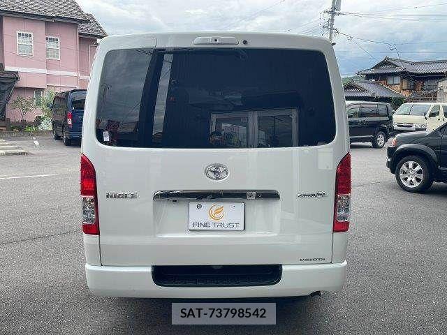 Toyota HIACE VAN 2022-03 7358014-25