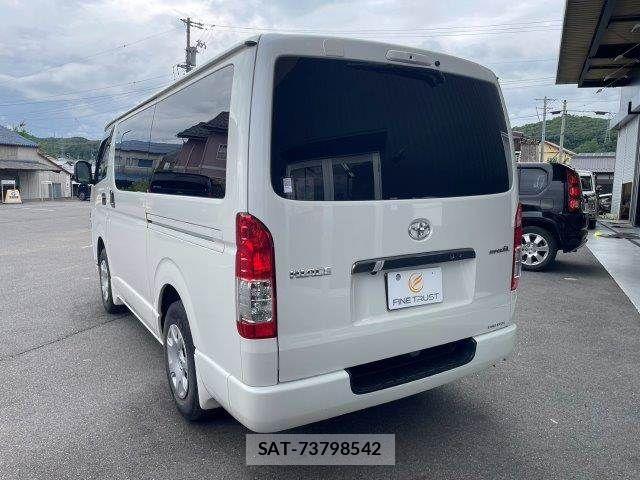 Toyota HIACE VAN 2022-03 7358014-26