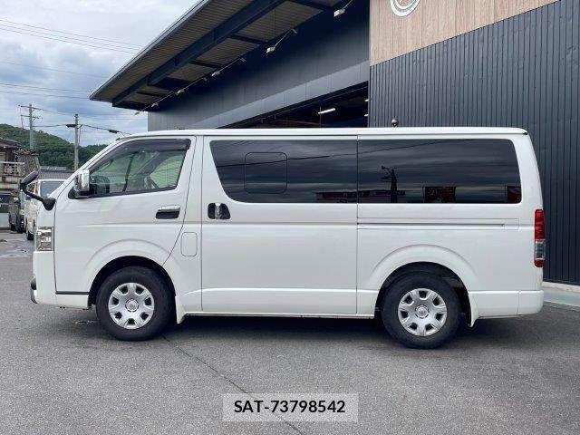 Toyota HIACE VAN 2022-03 7358014-27
