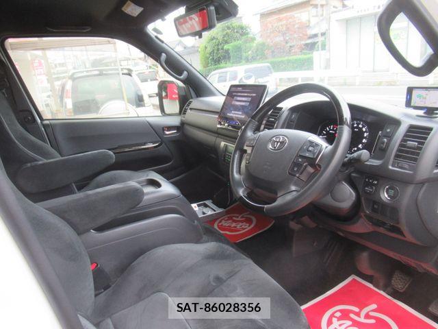 Toyota HIACE VAN 2021-06 7358015-9