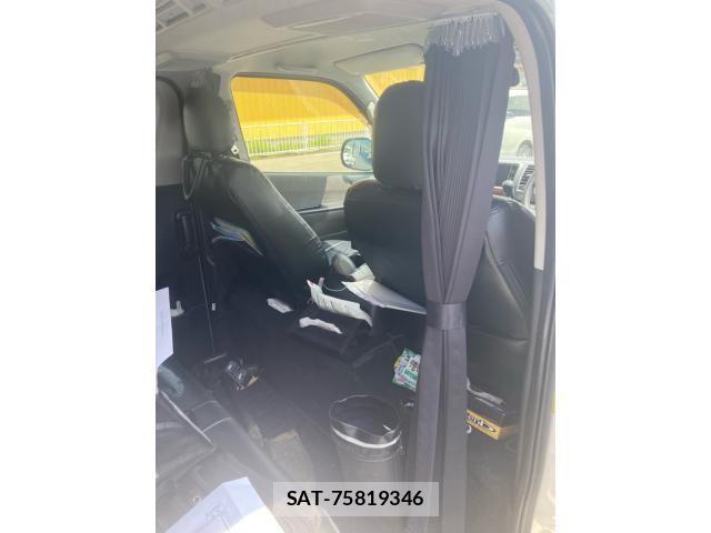 Toyota HIACE VAN 2013-07 7358021-12