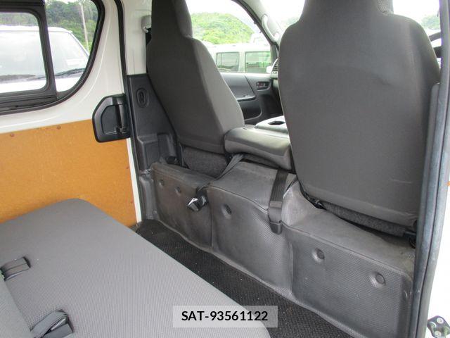 Toyota HIACE VAN 2020-04 7358016-16