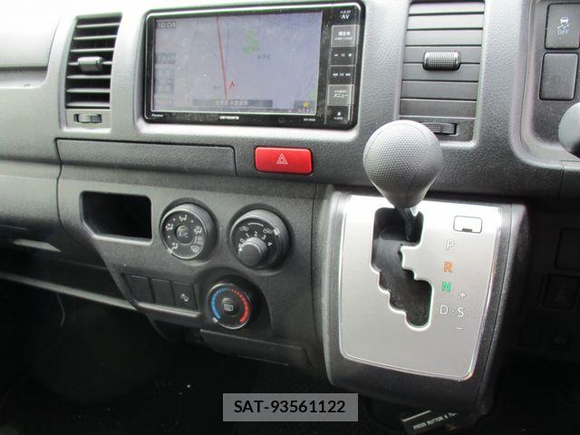 Toyota HIACE VAN 2020-04 7358016-23
