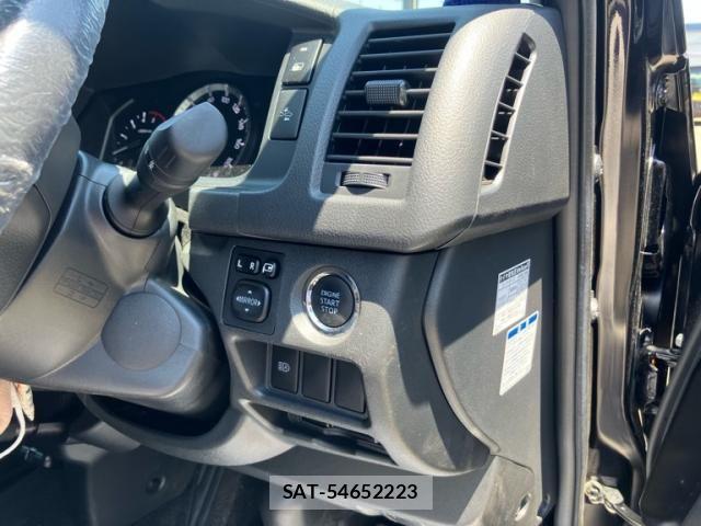 Toyota HIACE VAN 2023-08 7358008-18